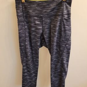 Old Navy Active Mid Calf Leggings
